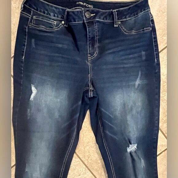 Maurices Cropped Jeans Size XL - Picture 2 of 4